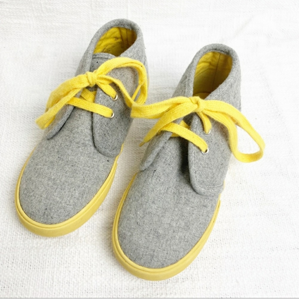 Morgan & Milo boys shoes 13 gray & yellow
